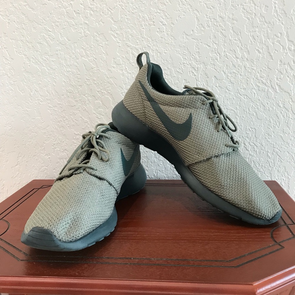 Nike Roshe Running Shoes in Iron Green / Seaweed